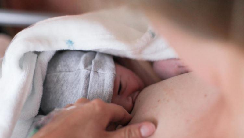What To Expect In The Early Days Of Breastfeeding